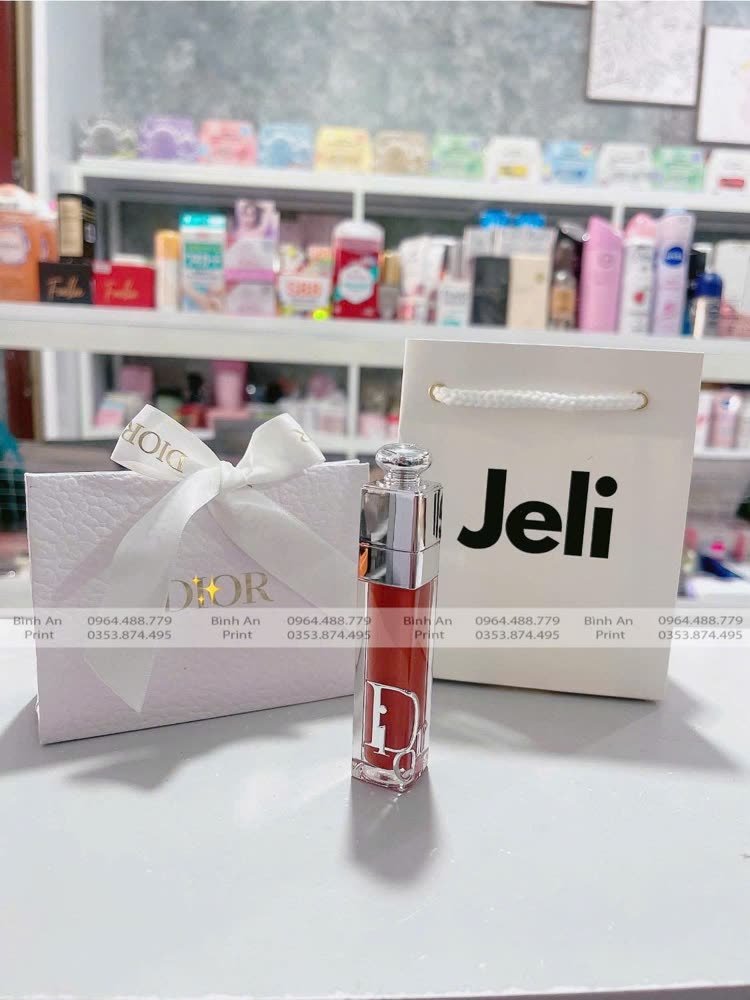 Túi giấy trắng Jeli cạnh son môi, ảnh khách gửi