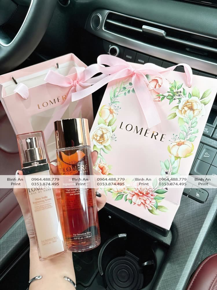 Túi giấy hoa Lomere đựng nước hoa, ảnh khách gửi