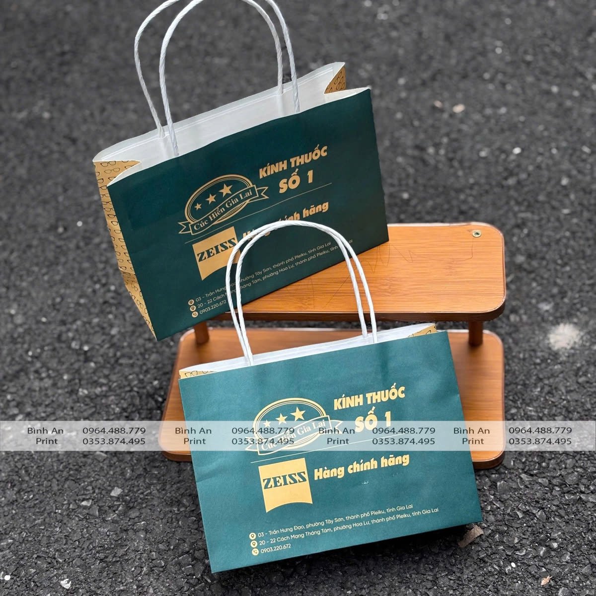 Túi giấy Cửa hàng kính thuốc, Kraft trắng 120gsm, quai dây giấy trắng, do In Bình An in
