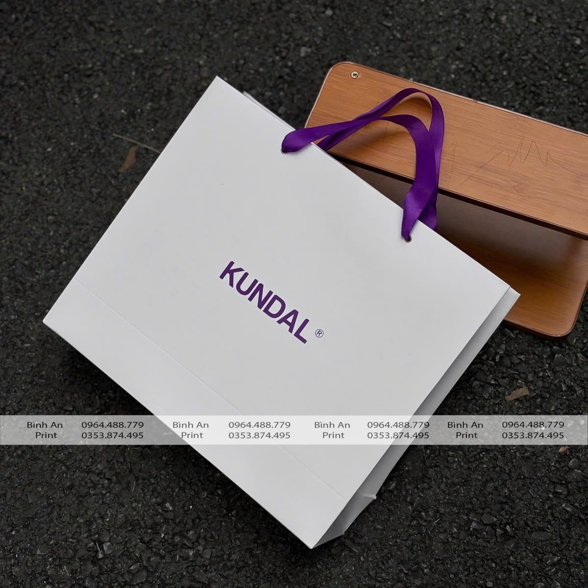 Túi giấy Kundal, Ivory 300gsm, cán mờ, quai dây lụa xỏ, do In Bình An in